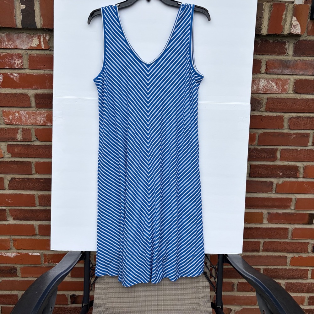 Cupio Blush Blue White‎ Chevron Striped V-Neck Sleeveless Knit Dress Large NWT